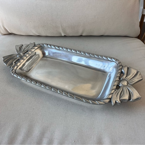 PEWTER / STATESMETAL Long Dish With darling  Bow Handles - Picture 1 of 5